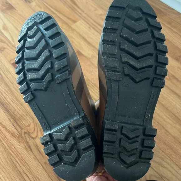 Burberry Plaid Winter Rain Boots - Black and Brown - Picture 6 of 6